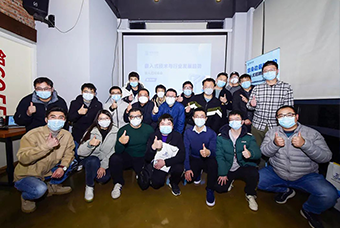 �˶�����ح����Ƕ��ʽ֮���׳������˶�Բ�����£�